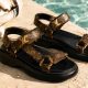 Louis Vuitton, Dior, Miu Miu : six sandales plates à glisser dans sa valise cet été