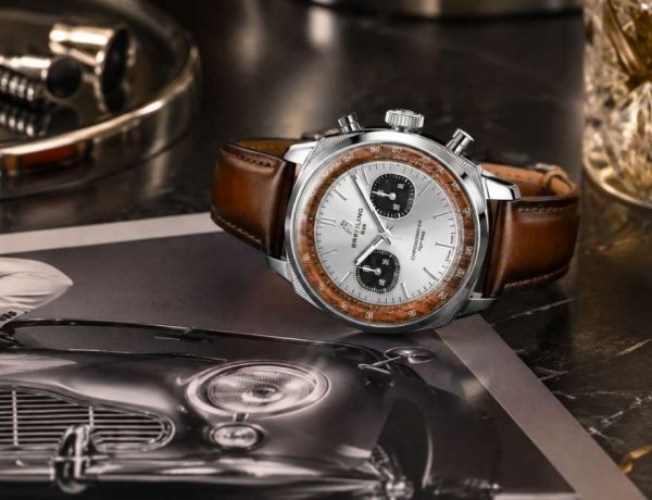 Breitling rend hommage à l'Aston Martin DB5 de James Bond avec trois montres rares