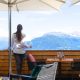 Perché à Crans-Montana, cet hôtel 5 étoiles se vit aussi en été, vue à 360°
