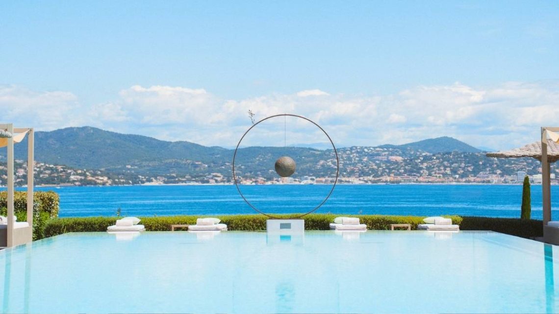 Ces 4 hôtels avec spa de la Côte d'Azur prolongent l'été jusqu'en novembre