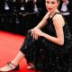 Margaret Qualley ose les sandales « pieds nus » Chanel sur le tapis rouge