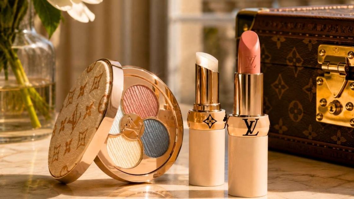 Louis Vuitton lance sa première collection beauté pour les 130 ans du Monogram