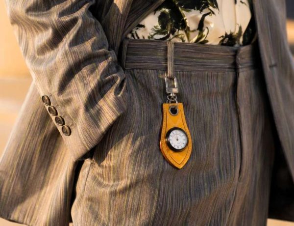 Louis Vuitton dévoile la Monterey Céramique en charm sur le défilé Homme 2027
