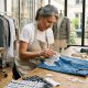 Le 501 de Levi's entre en Haute Couture grâce à une main venue de Chanel