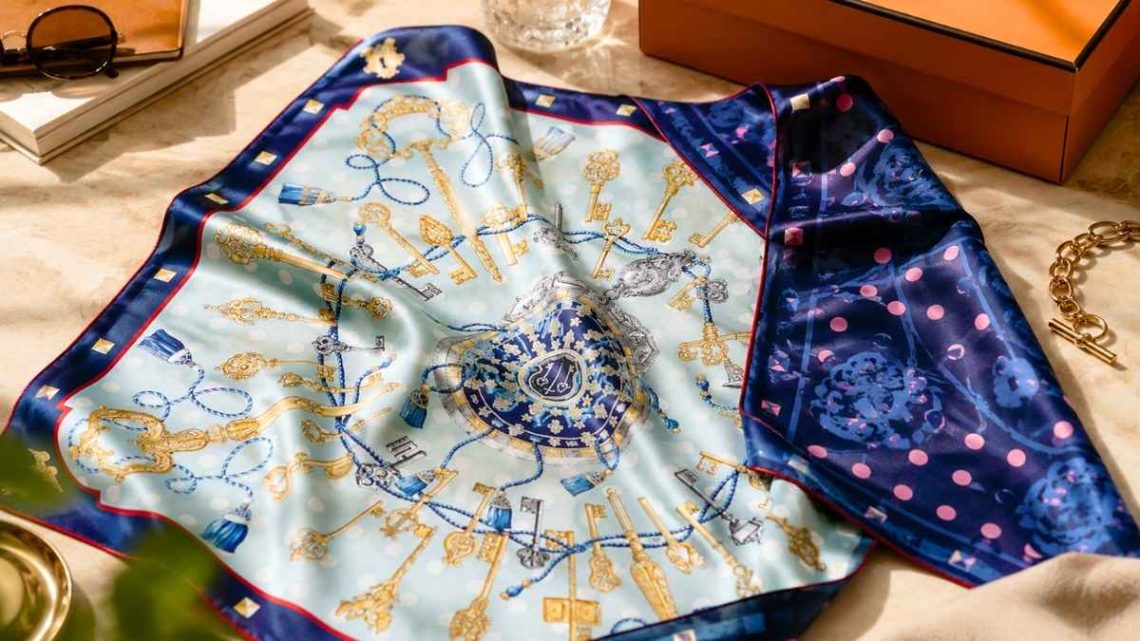 Dix ans de recherche pour ce carré Hermès qui change de visage recto verso