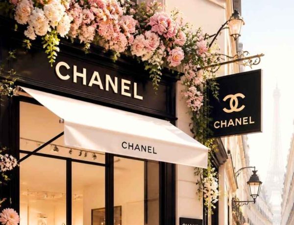 Chanel transforme le kit de géométrie de l'école en objet culte à 1160 euros