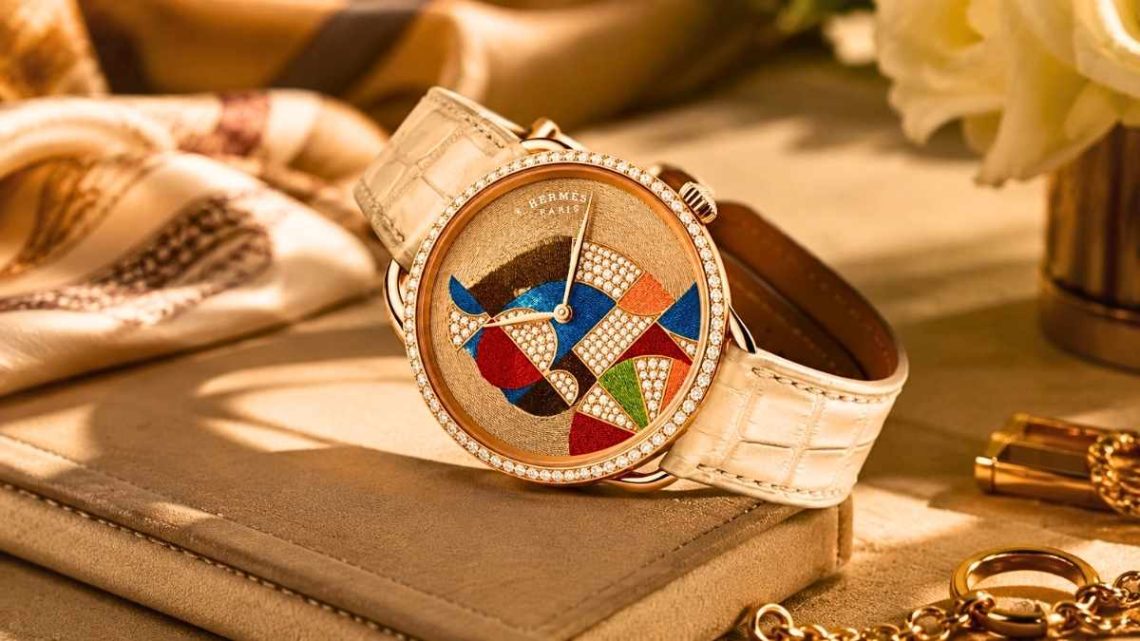 Cette montre Hermès en or rose et soie tressée sort en seulement 24 exemplaires