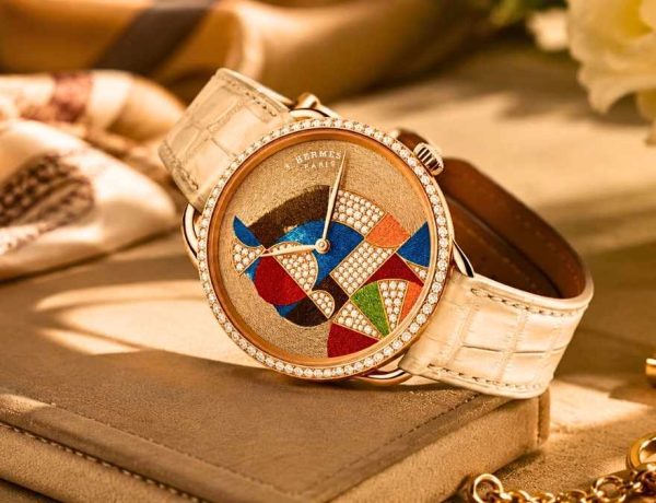Cette montre Hermès en or rose et soie tressée sort en seulement 24 exemplaires