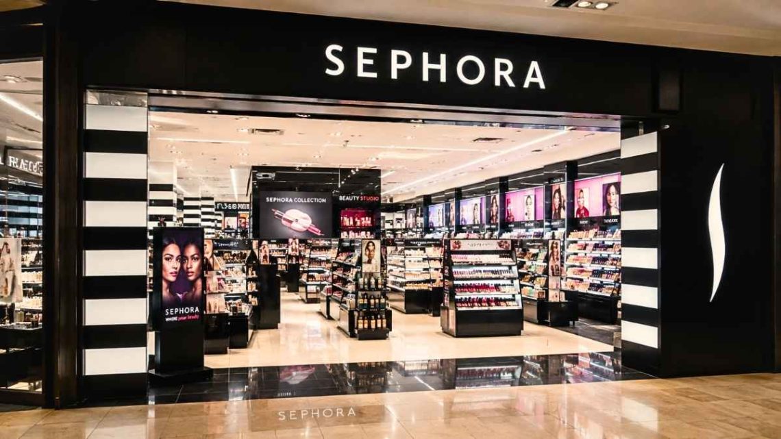 À 44 ans, Meghan Markle doit son teint glow à cette crème dispo chez Sephora