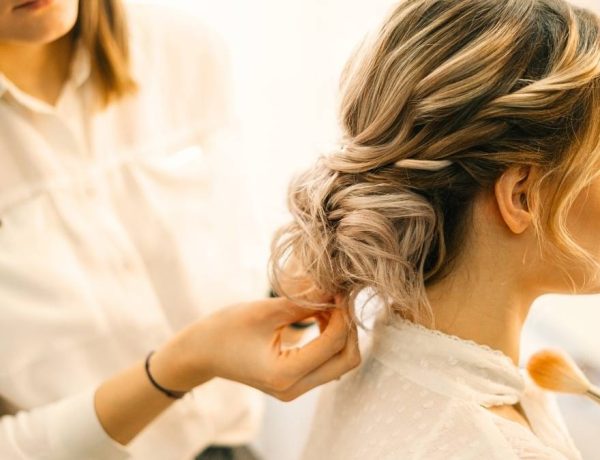 15 coiffures de mariage pour invitée à copier cette saison, des cheveux courts aux longs