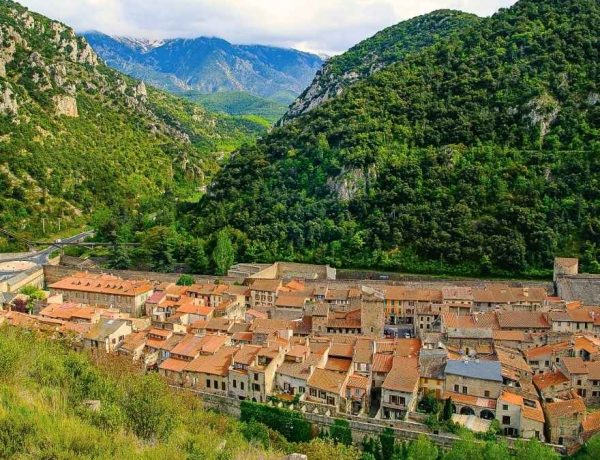 Ce village des Pyrénées classé à l'Unesco croule sous les touristes mais cherche des habitants