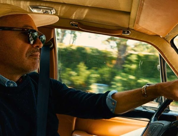 Bentley transforme son magazine en objet de collection avec Billy Zane en couverture