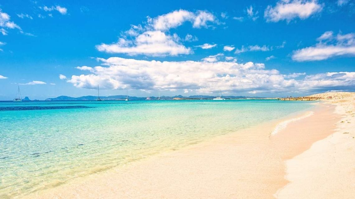 Cette plage espagnole aux eaux turquoise ressemble aux Maldives à deux pas de la France