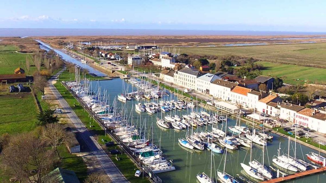 À 1h30 de La Rochelle, ce village de Charente-Maritime cache un port hors du temps