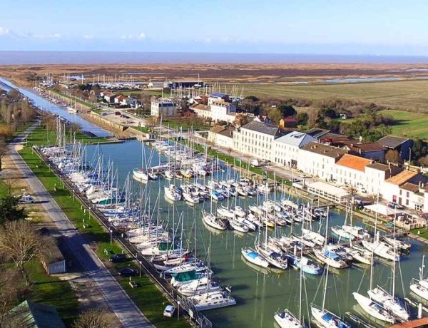 À 1h30 de La Rochelle, ce village de Charente-Maritime cache un port hors du temps