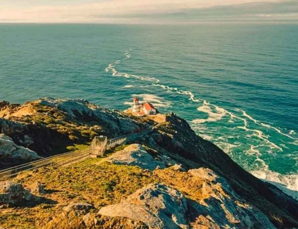 Trois mois de logement gratuit au pied d'un phare mythique de Californie