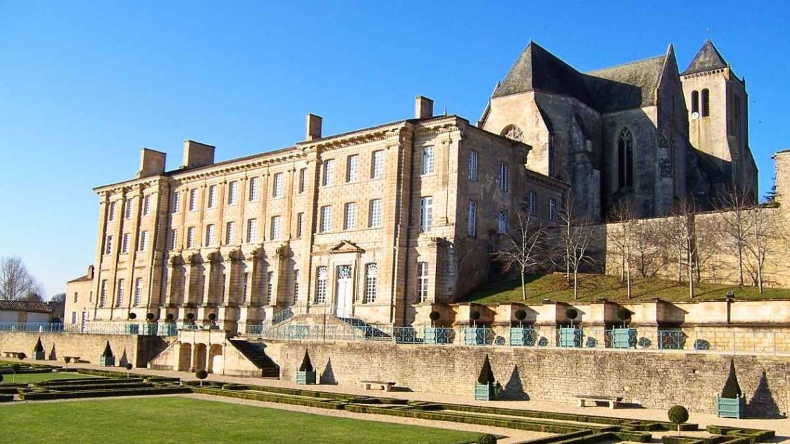 Dans ce petit village, une abbaye royale cache trois pépites que les initiés adorent