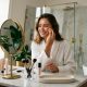 Sur TikTok, le Pre-Shower Makeup transforme la douche en terrain de jeu beauté