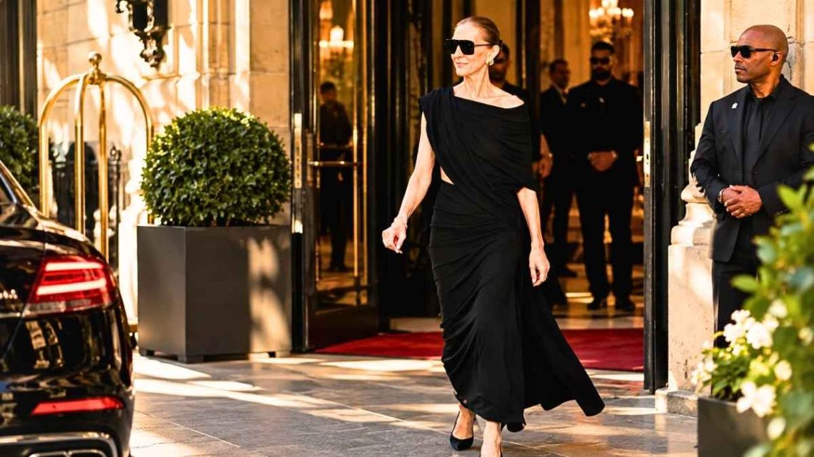Céline Dion sublime une robe drapée Balenciaga devant son hôtel parisien