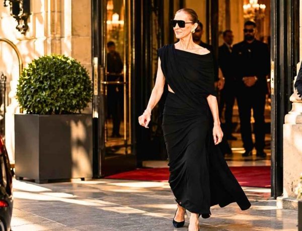 Céline Dion sublime une robe drapée Balenciaga devant son hôtel parisien