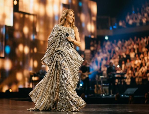 FreshMagazine - Céline Dion ouvre son 6e concert à Nanterre dans une nouvelle robe customisée signée Dior