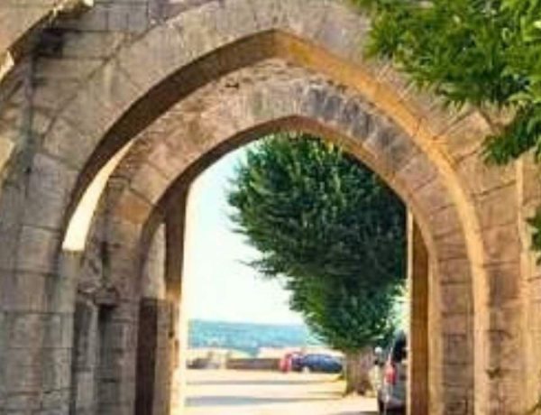 Ce village de Bourgogne médiéval à 1h15 de Dijon rejoint les Plus Beaux Villages de France