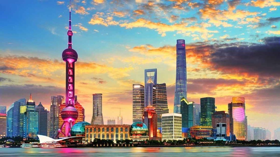 Dior choisit Shanghai pour son défilé Croisière 2028, près de 80 ans après la silhouette culte