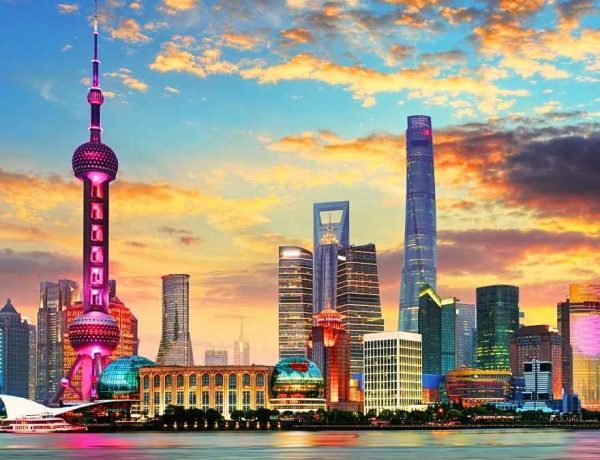 Dior choisit Shanghai pour son défilé Croisière 2028, près de 80 ans après la silhouette culte