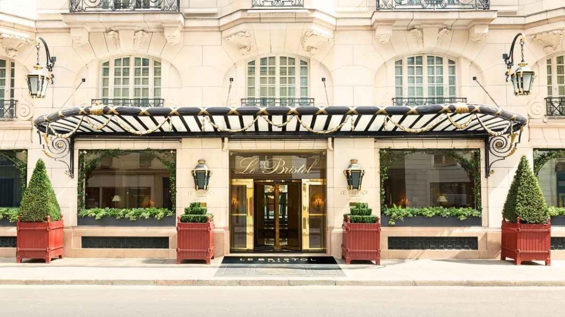 Le nouveau patron du palace Le Bristol Paris veut moins de protocole et plus de bienveillance
