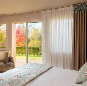 Vue d'une chambre des Manoirs de Tourgéville similaire à celle des chambre de campagne