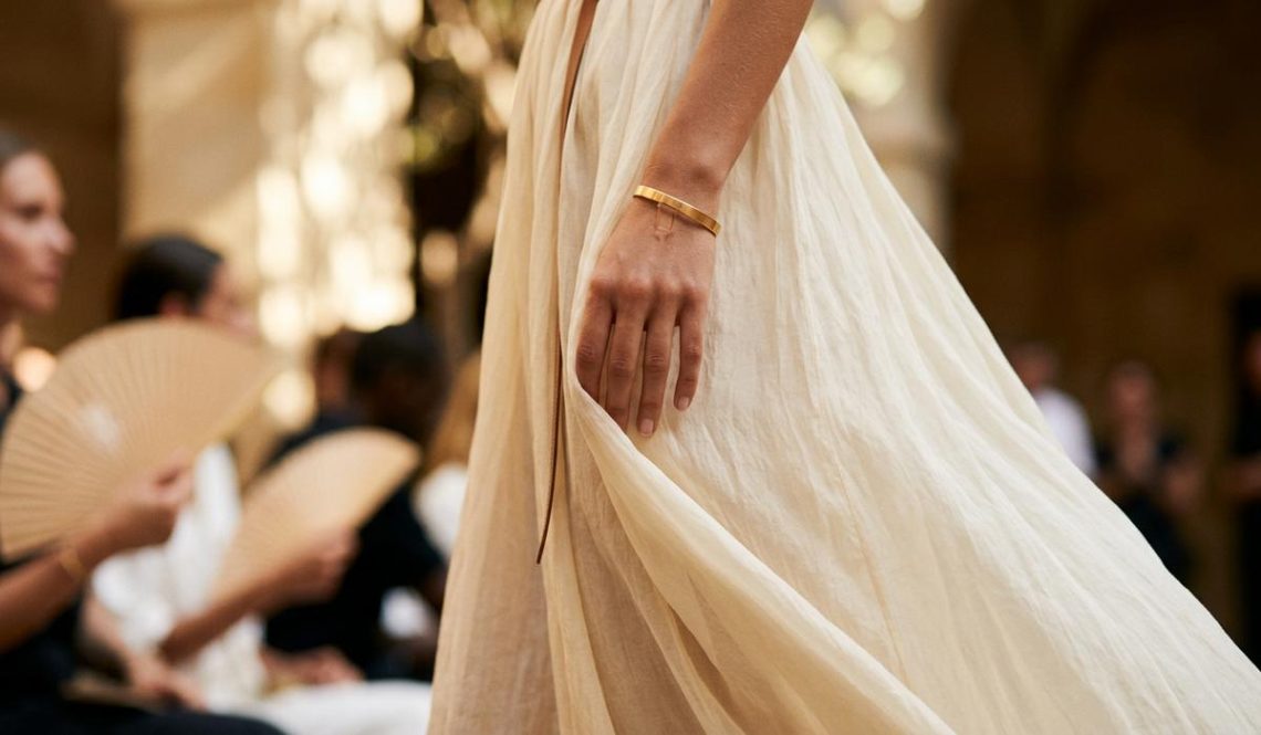 FreshMagazine - Hermès mise sur l'air et les matières vaporeuses pour son printemps-été 2027