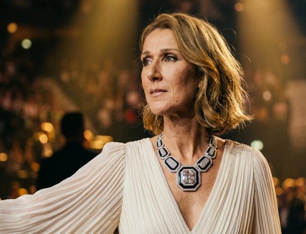 FreshMagazine - "René est toujours là" : Céline Dion et son collier Boucheron de 10 carats, un hommage à son mari