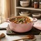 FreshMagazine - 49,99 euros pour cette cocotte Ikea rose qui rivalise avec Le Creuset