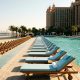 FreshMagParis - Transats vides et piscines desertes à Dubaï, où les hôtels offrent un séjour pour un acheté sans faire revenir les touristes