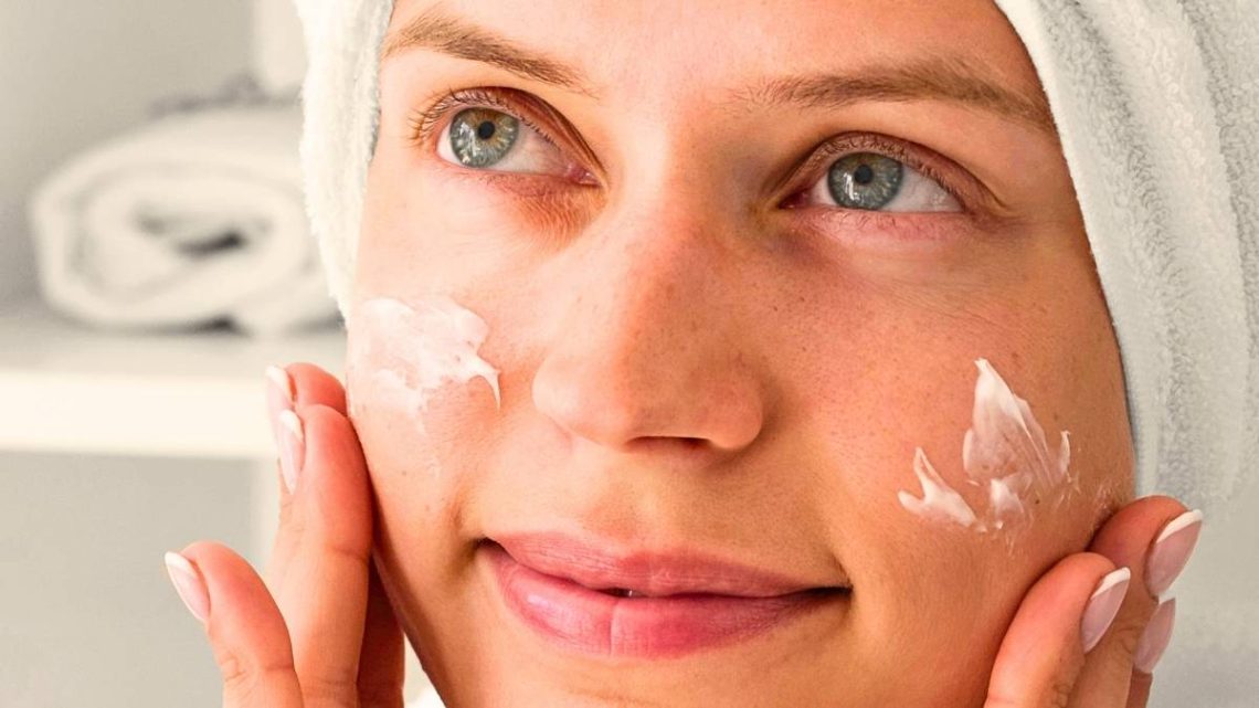 À 9,50 euros le pot, cette crème au spilanthès d'Aroma-Zone lisse les rides en 28 jours selon 87 % des testeurs