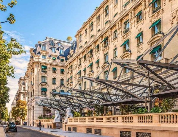 Au Peninsula Paris, ce palace parisien se pare de rose tout octobre pour Ruban Rose