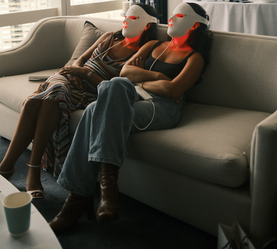 Masques LED, skincare et vue sur Manhattan : la pause beauté prenait une autre dimension