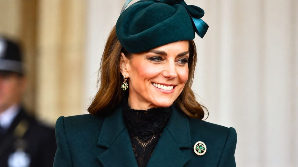 Elle ressort ses escarpins en velours vert introuvable chez Manolo Blahnik, le talisman d'automne de Kate Middleton à Windsor