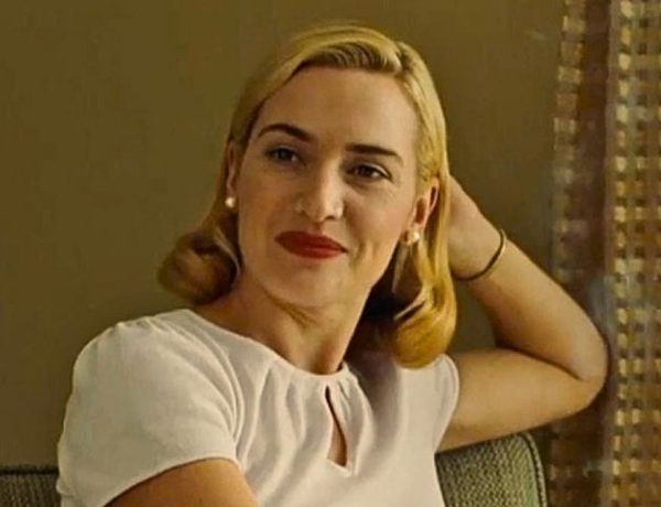 Kate Winslet porte ce parfum Clarins frais et discret pour ses grandes occasions à 51 ans