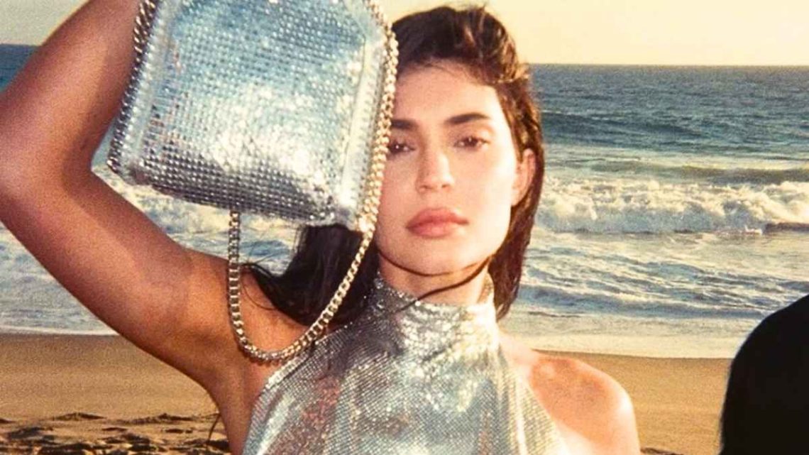 Kylie Jenner immergée aux côtés d'un cheval pour Stella McCartney, loin du glamour Kardashian qu'on lui connaît