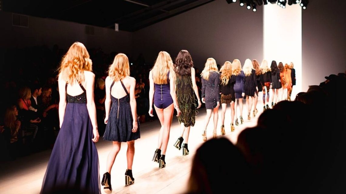 LVMH et Kering interdisent les mannequins de moins de 18 ans dès 2027