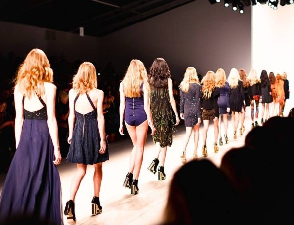 LVMH et Kering interdisent les mannequins de moins de 18 ans dès 2027