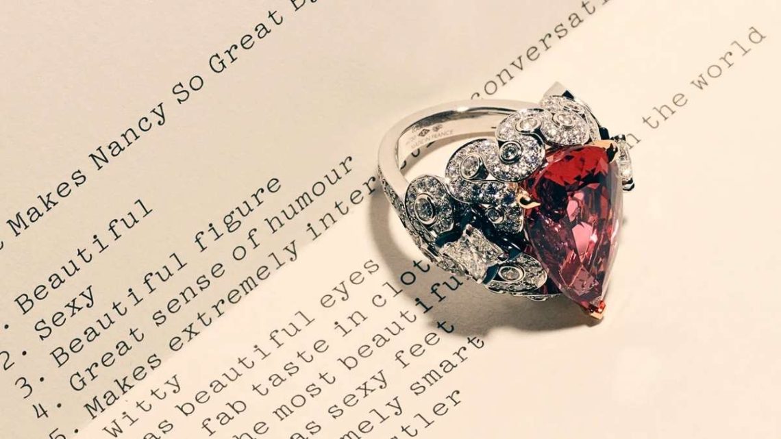 Louis Vuitton sertit sa bague de fiançailles de diamants fluorescents triés parmi 10 000 pierres