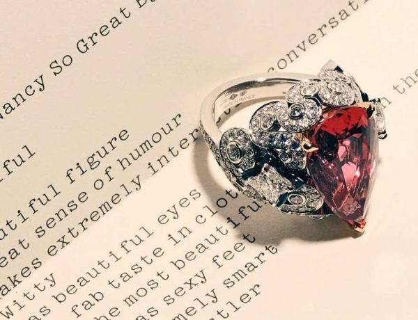 Louis Vuitton sertit sa bague de fiançailles de diamants fluorescents triés parmi 10 000 pierres