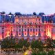 The Peninsula Paris illumine octobre en rose avec art floral et gastronomie solidaire